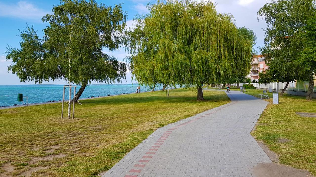 Napsugar Apartmanhaz Siófok Exterior foto